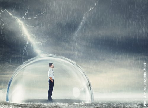 Mann im Schutz einer Luftblase - zum Blogbeitrag: Wie Geschäftsleiter im Krisenfall finanzielle Haftungsrisiken vermeiden
