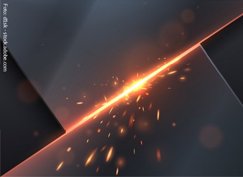 zwei nebeneinanderliegende glühende metallplatten - zum Blogbeitrag: Übernahme: Insolvenzverwalter erhalten in schwierigem Marktumfeld bedeutenden Teil der RKS-Unternehmensgruppe