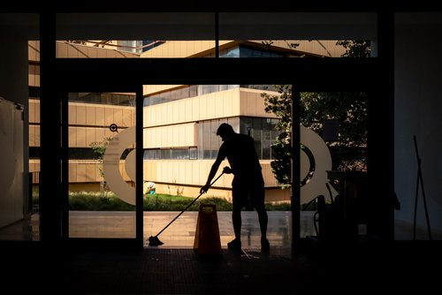 Gebäudereiniger - zum Blogbeitrag: Alle 80 Arbeitsplätze erhalten: Fortführungslösung für den Industrie- und Gebäudereinigungsspezialisten Topp-Clean