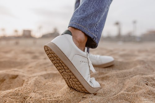 Ein Schuh der Marke Groundies - zum Blogbeitrag: Schuhhersteller und -händler EOD führt Sanierung im vorläufigen Insolvenzverfahren fort