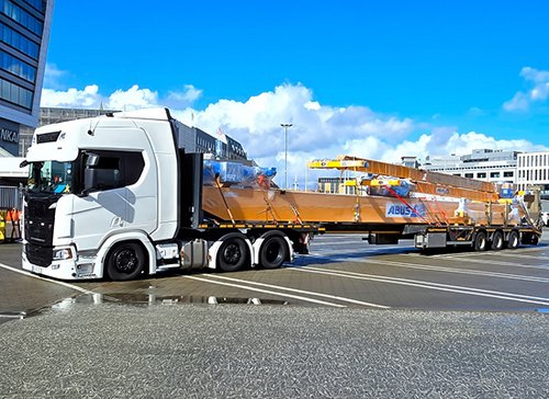 LKW mit ABUS beladen - zum Blogbeitrag: KSS GmbH: Neuaufstellung des Spezialisten für Baumaschinen-, Großraum- und Schwertransporte angestrebt