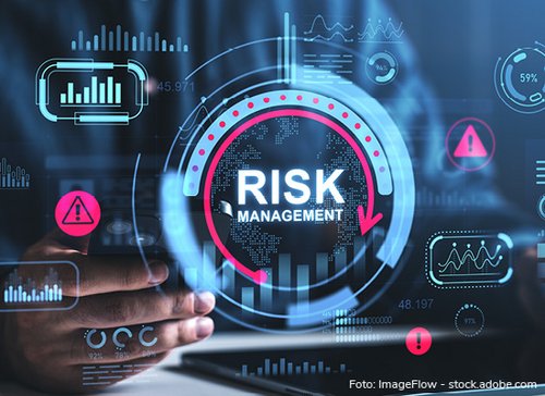 Display mit Wort risk management - zum Blogbeitrag: Weniger ist weniger: Der neue Schufa-Score erhöht den Handlungsbedarf von Unternehmen im Risikomanagement