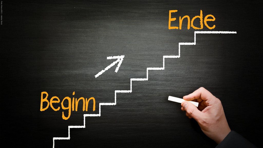 Treppe mit den Worten Beginn und Ende