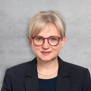 Dr. Elke Trapp-Blocher Dr. Elke Trapp-Blocher