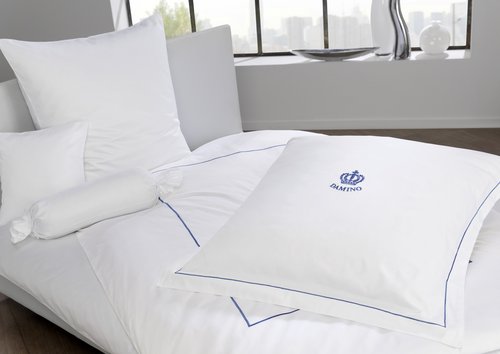 Kopfkissen mit Einstickung "Damino" - zum Blogbeitrag: DAMINO GmbH muss Geschäftsbetrieb Anfang Juni 2026 einstellen 