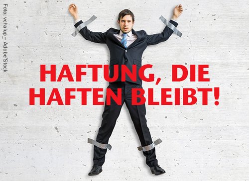 Mann mit Anzug an einer Wand, roter Schriftzug "Haftung die haften bleibt". - zum Blogbeitrag: Haftung, die haften bleibt!