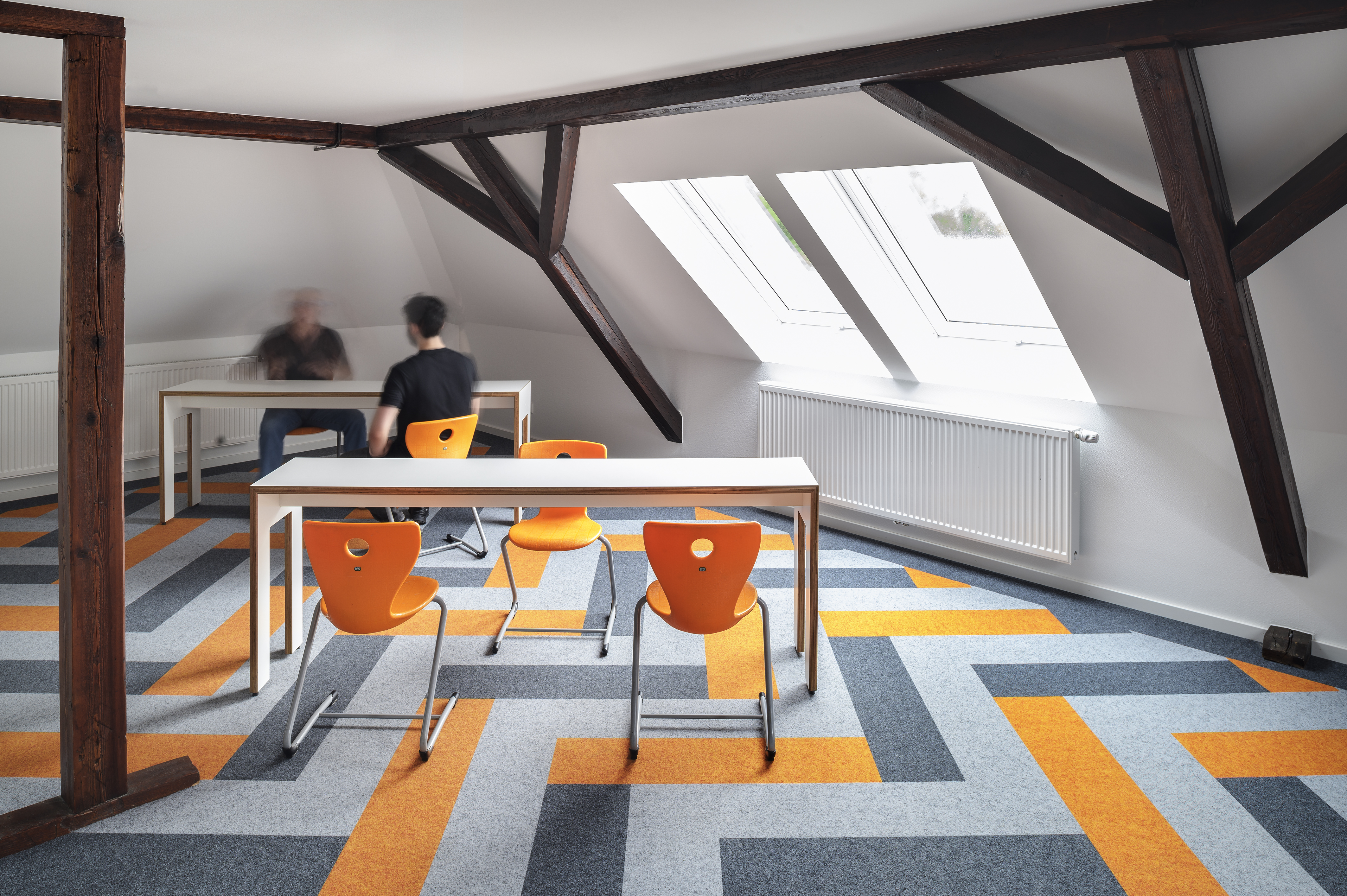 Büroraum unter dem Dach - zum Blogbeitrag: FINDEISEN: Insolvenzverfahren in Eigenverwaltung eröffnet – Produktion läuft in vollem Umfang weiter